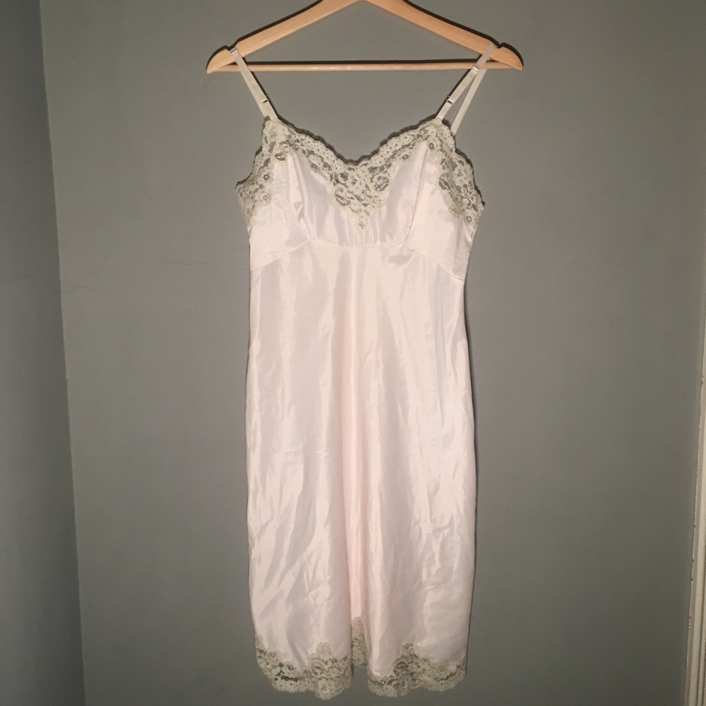 Vintage sexy slip. Baby pink.